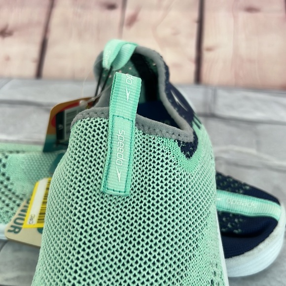 NWT SPEEDO Surf strider Girls slip on shoes size large - Picture 4 of 6